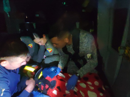 Evacuación aeromédica a padre e hijo fue realizada en un helicóptero de su Fuerza Aeroespacial 