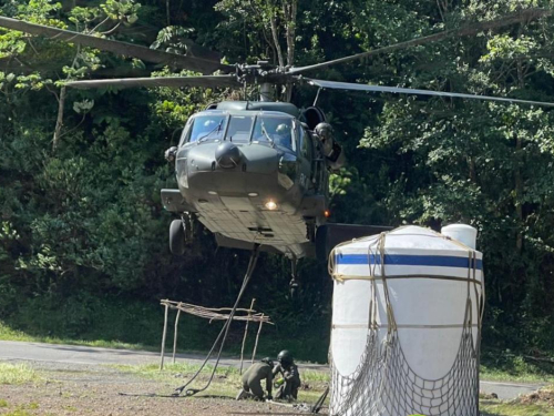 Gracias a operación humanitaria de la Fuerza Aeroespacial Colombiana, 200 antioqueños tendrán agua potable