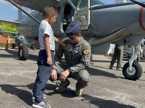 Actividades con las comunidades que más lo necesitan, compromiso de su Fuerza Aeroespacial Colombiana