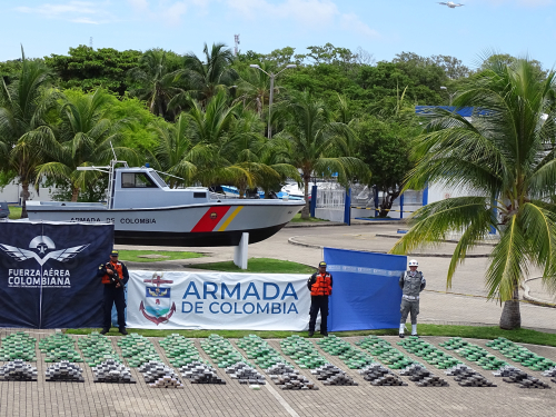 Interceptadas dos motonaves con cargamento de cocaína en el Caribe colombiano
