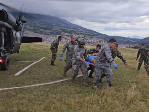 Dos ciudadanos víctimas de artefacto explosivo fueron evacuados en helicóptero “Ángel”