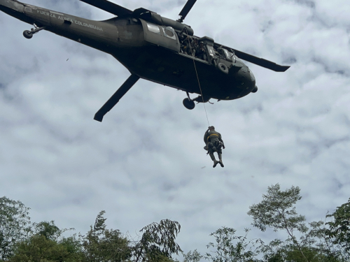Entrenamiento para salvar vidas en el Comando Aéreo de Combate No. 2