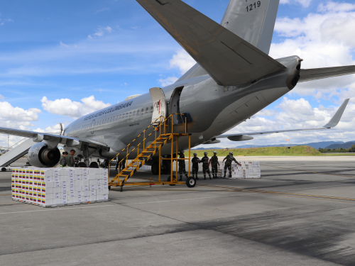 Colombia envía ayuda humanitaria a México en aeronave de la Fuerza Aeroespacial
