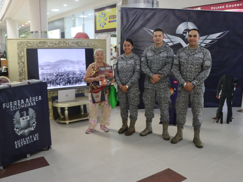 Los 104 años de la Fuerza Aeroespacial Colombiana fueron celebrados con los villavicenses