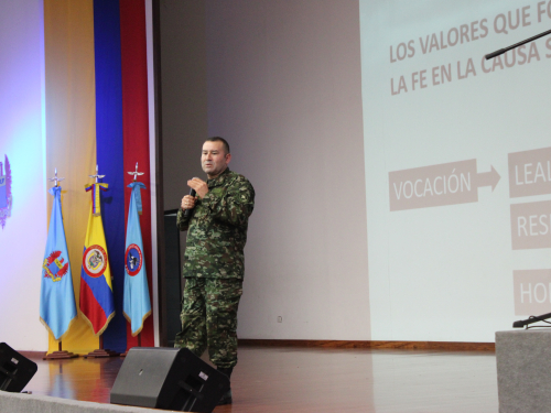 Mensaje inspirador para continuar sirviendo con compromiso, integridad y confianza a Colombia