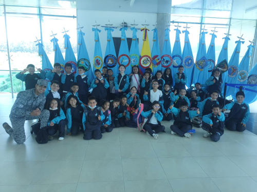 Escuela Departamental de Funza celebró el Día del Niño con el Comando Aéreo de Transporte Militar