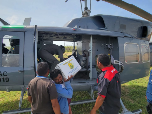 Más de tres toneladas de ayudas humanitarias fueron transportadas hacia La Guajira por su Fuerza Aeroespacial