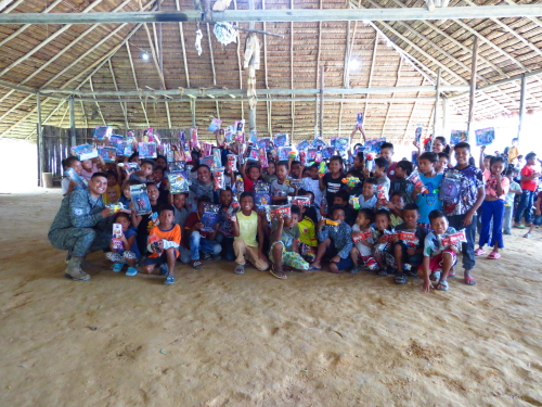 “Operación Gratitud” lleva alegría a decenas de familias amazonenses en esta época decembrina 