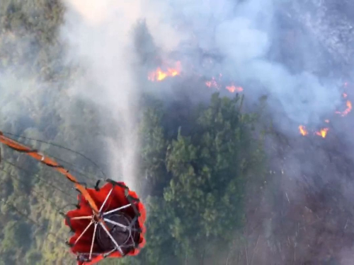 Helicóptero y tripulaciones del CACOM 5  vitales en el apoyo para la extinción del incendio en Santander