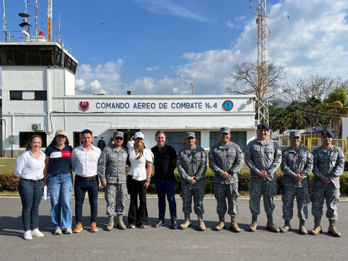 La gobernadora del Tolima forja alianzas con la Fuerza Aeroespacial Colombiana