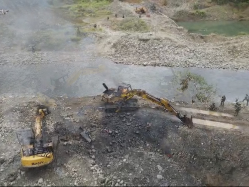 Maquinaria amarilla empleada para delitos ambientales fue inutilizada en el departamento del Cauca