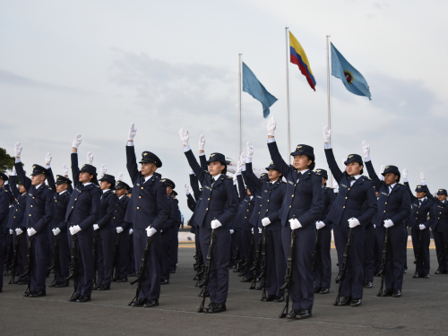 Con honor, valor y compromiso 137 cadetes Juraron Bandera en la Escuela Militar de Aviación