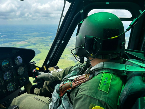 Con sobrevuelos durante la Semana Mayor, su Fuerza Aérea  monitorea el suroriente del país