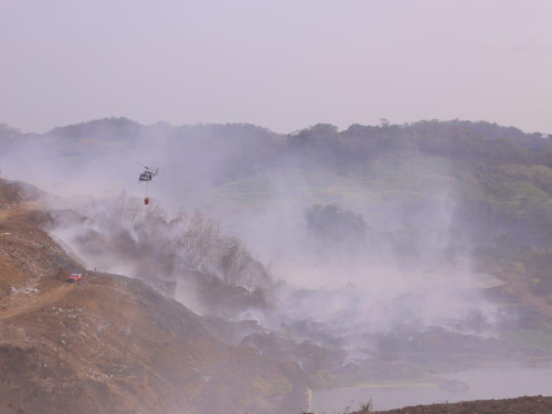 Colombia apoya extinción de incendio que se presenta en el Relleno Sanitario de Cerro Patacón de Panamá 