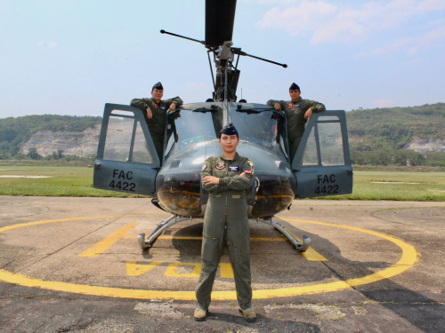 Heroínas del aire: mujeres al mando de la aviación helicoportada en su Fuerza Aeroespacial 