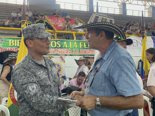 En la Feria Agroindustrial de La Dorada Caldas se realiza reconocimiento al Comando Aéreo de Combate No.1