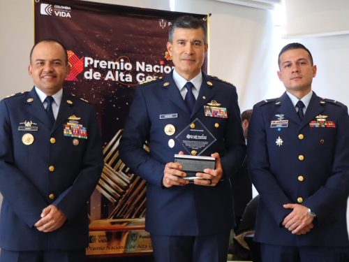 La Fuerza Aeroespacial  recibió el premio de la Función Pública, como mejor entidad promotora del conocimiento
