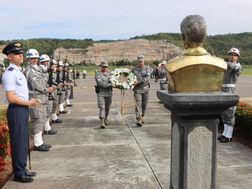 Base Aérea de Melgar rinde homenaje en el Día de los Héroes de la Nación y sus familia 