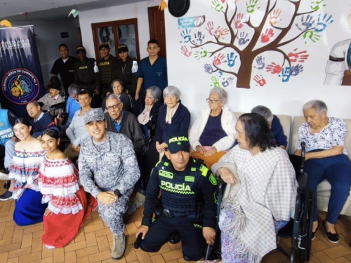 Abuelitos de Popayán disfrutaron de diferentes actividades desarrolladas por su Fuerza Aérea y la Policía Nacional