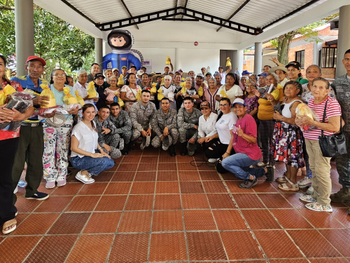 Con jornada de bienestar, adultos mayores de Yopal reciben apoyo de la Fuerza Aérea