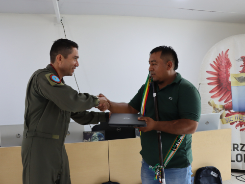 Entrega de aula virtual transforma la educación en la comunidad indígena Nasa