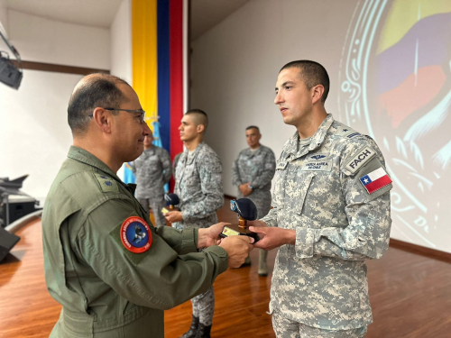 Chilenos hacen parte del curso 49 de Seguridad y Defensa de Bases Aéreas internacional