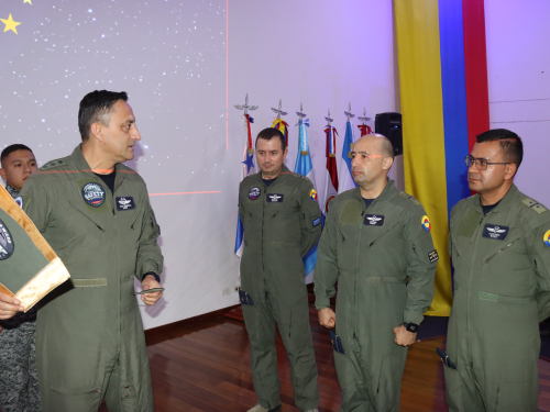 Premio "Airmanship Award" otorgado al Comando Aéreo de Combate No. 4