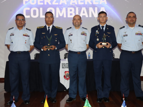 Oficiales culminaron con éxito su formación como piloto básico de helicóptero 
