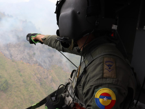 Capacidades aéreas están siendo empleadas para combatir incendios en Cali