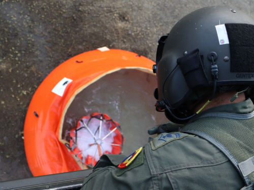 Tripulaciones del helicóptero UH-60 controlaron las llamas que consumían los cerros de Cali