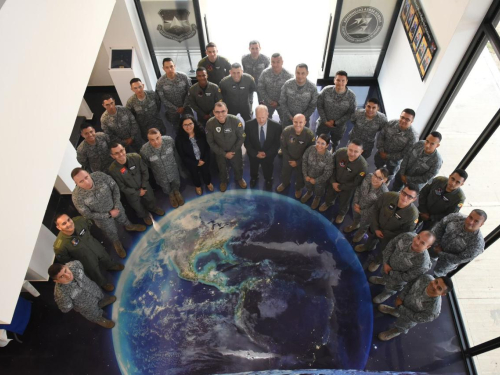 Fuerza Aérea Colombiana a la vanguardia en operaciones espaciales con el curso SPACE 100