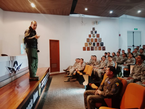 Fortalecimiento de lazos de cooperación con la Fuerza Aérea de Chile 