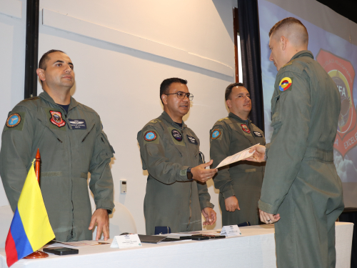 Clausura VII Congreso Internacional: Transición del Entrenamiento al Vuelo por Competencias