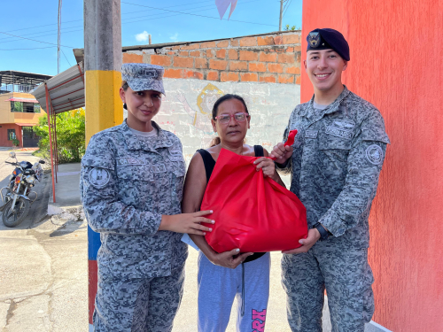 Militares donan mercados a familias vulnerables de Puerto Salgar y La Dorada 