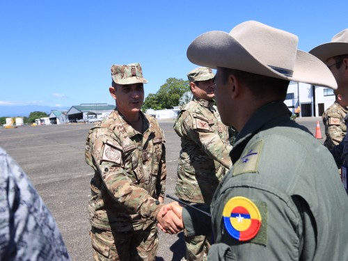 Perú conoce las capacidades militares aéreas en la Orinoquia colombiana