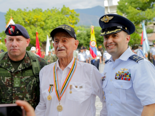 Homenaje a veteranos en Melgar: Fuerzas Militares y autoridades civiles rinden tributo