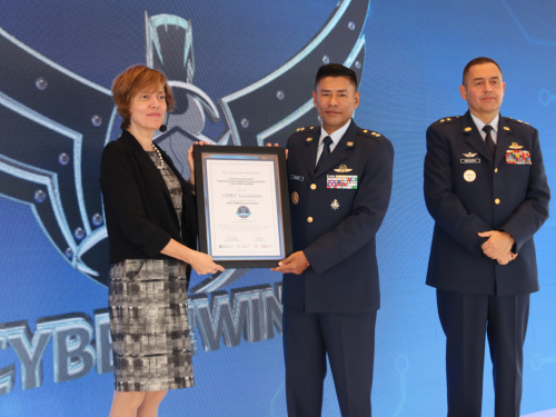 Certificación internacional en ciberseguridad es entregada a la fuerza aeroespacial colombiana