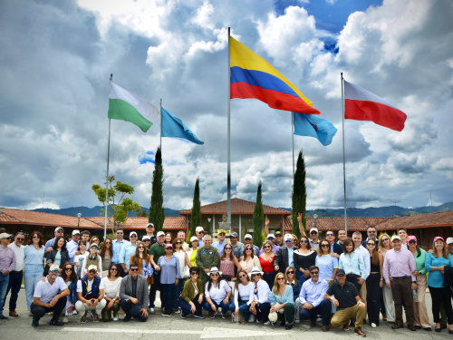 Después de 35 años, Oficiales del curso 63 de la Fuerza Aérea se reunieron en CACOM 5 