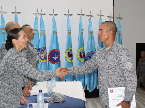 Soldados reciben título como Técnicos Laborales