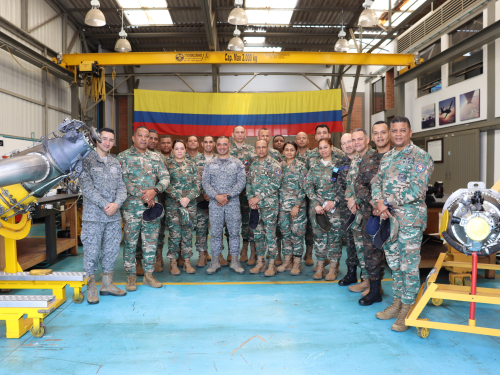 Delegación de Fuerza Aérea de República Dominicana visita al Comando Aéreo de Mantenimiento
