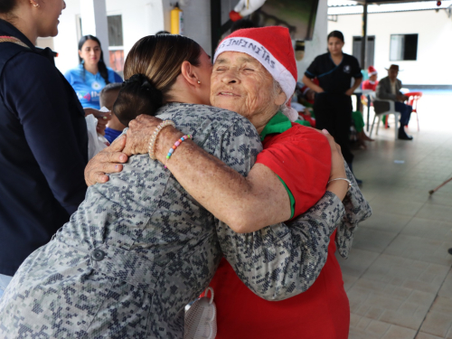 Abuelitos de Villavicencio pasaron una mañana de alegría en vísperas de navidad