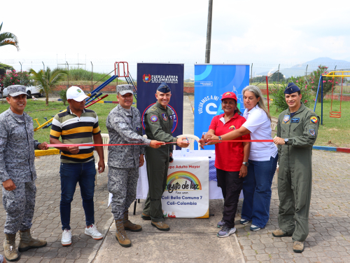 Ciudadanos de Cali Bella se encuentran disfrutando de la renovación de su parque