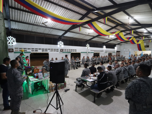 Soldados celebran una navidad inolvidable