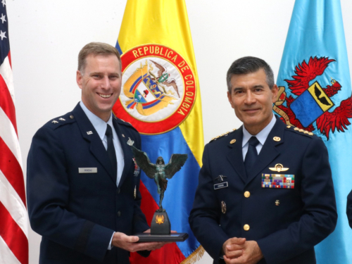 Encuentro estratégico con el Comandante de las Fuerzas Aéreas del Sur EE.UU.