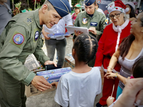 Finalizamos con alegría la entrega de regalos en barrios caleños