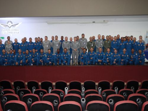 Culmina exitosamente primer curso de bomberos aeronáuticos para Soldados Profesionales