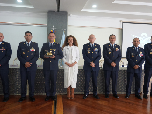 Fuerza Aeroespacial Colombiana recibe reconocimiento de Minciencias por su liderazgo en innovación tecnológica