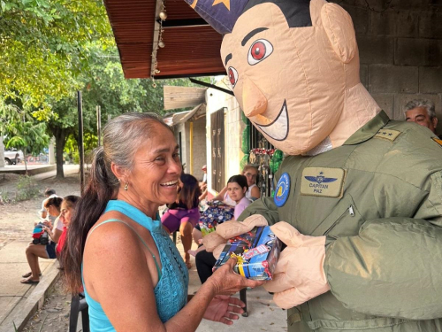 Regalos navideños llevan esperanza y alegría a hogares en el Magdalena Medio
