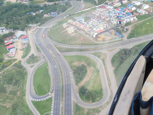 Patrullajes aéreos refuerzan la movilidad segura de viajeros en fin de año