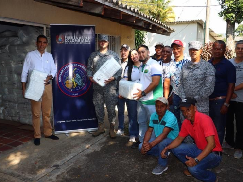 Fuerza Aeroespacial contribuye al bienestar de adultos mayores en Cali